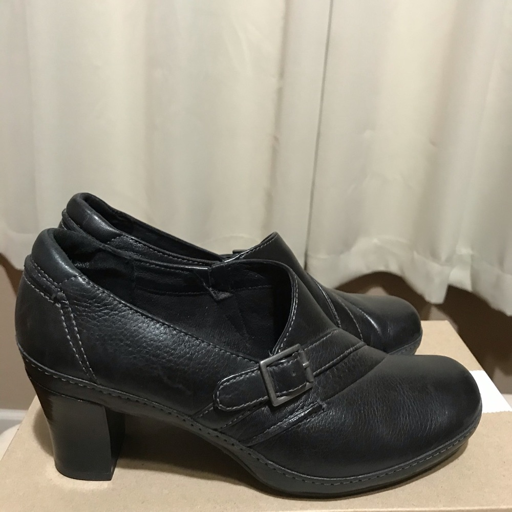 Clark Shoes - Picture 2 of 7